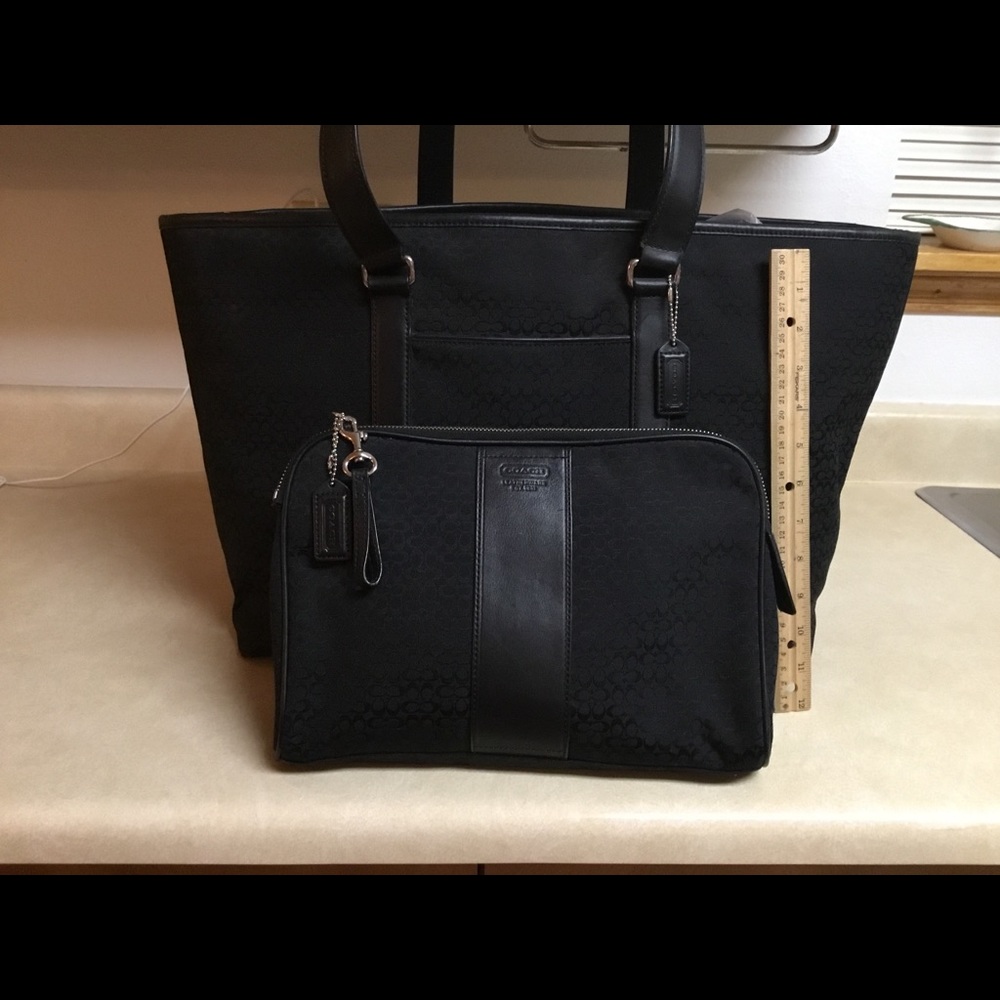 Coach 77012 carryall bag with cosmetics bag
